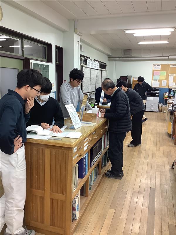 今日も職員室で追い込み中！ 〜本校の日常〜